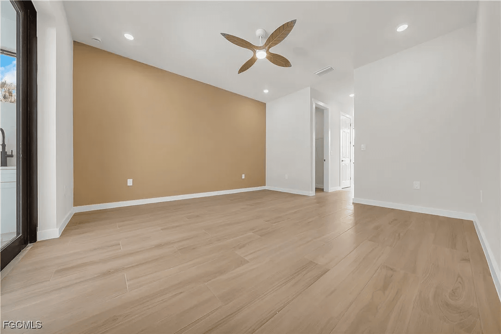 Naples House: 2719 2nd St NW