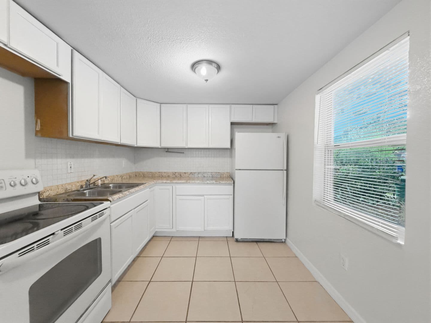 Tampa House: 8620 N Mulberry St
