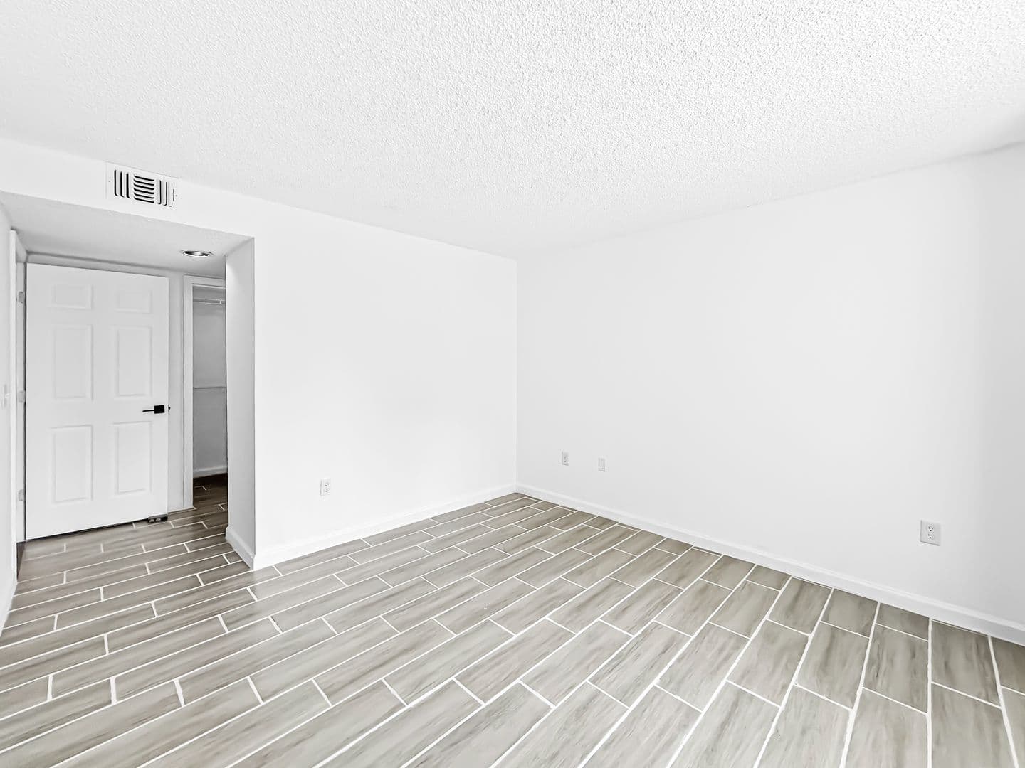 Clearwater Condo: 2500 Winding Creek Blvd APT G106