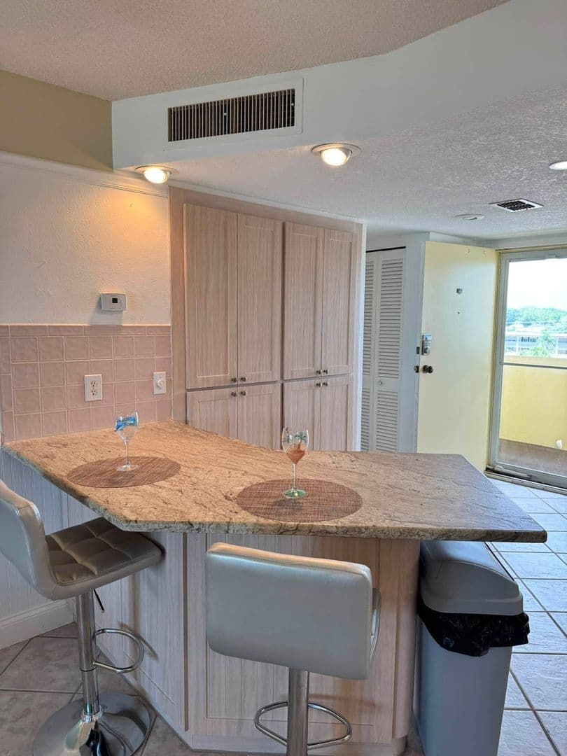 St. Petersburg House: 4550 Cove Cir Apt 507