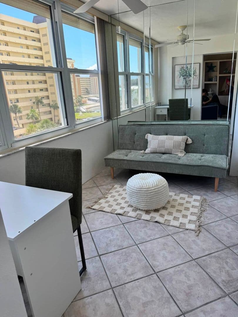 St. Petersburg House: 4550 Cove Cir Apt 507