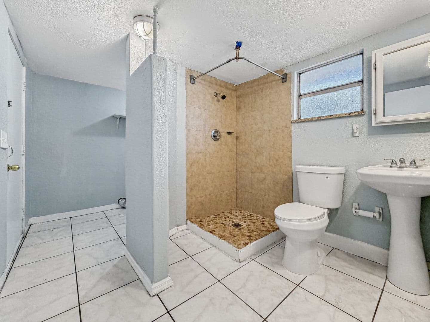 Tampa House: 8406 N 20th St