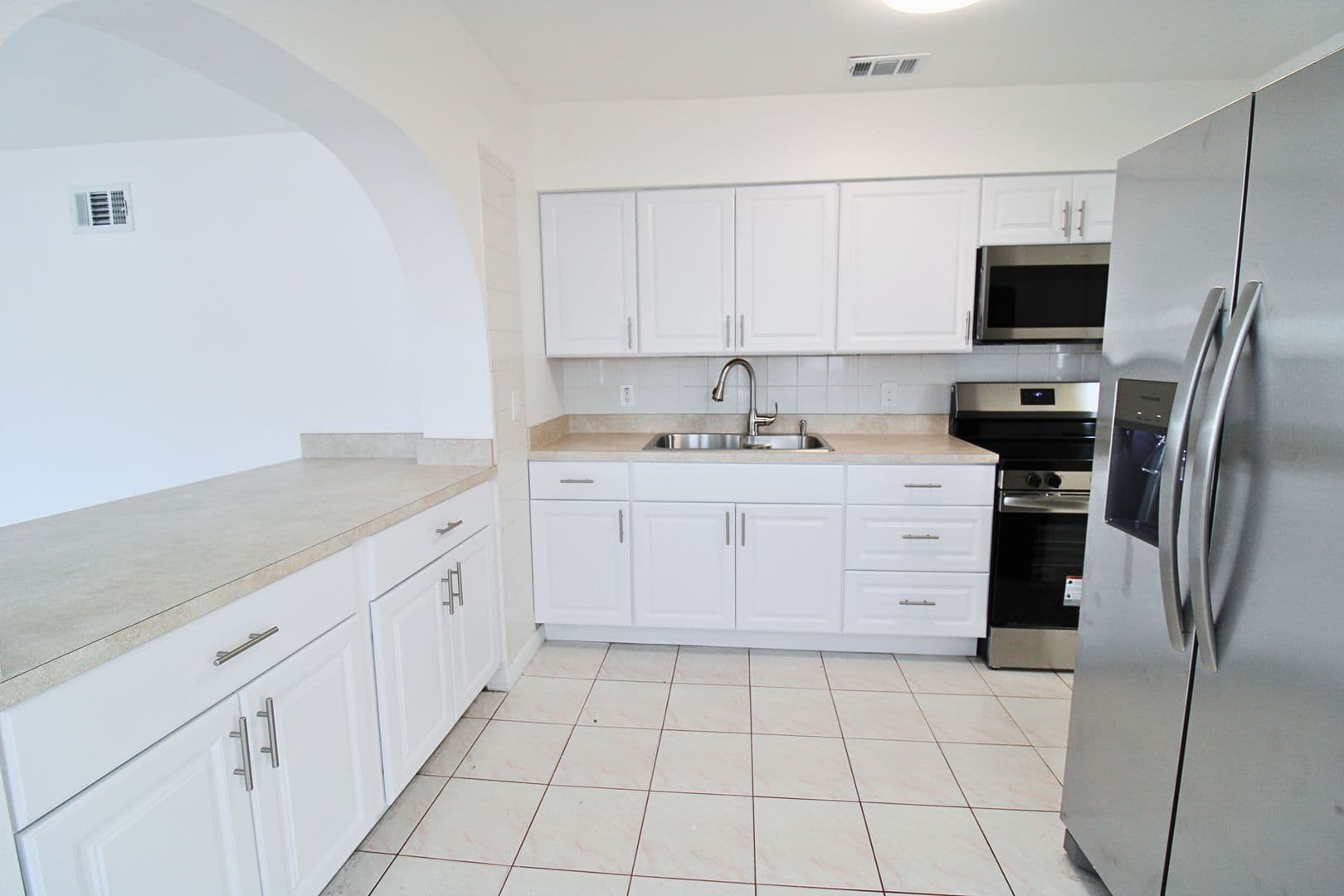 Tampa House: 3403 W St Louis St