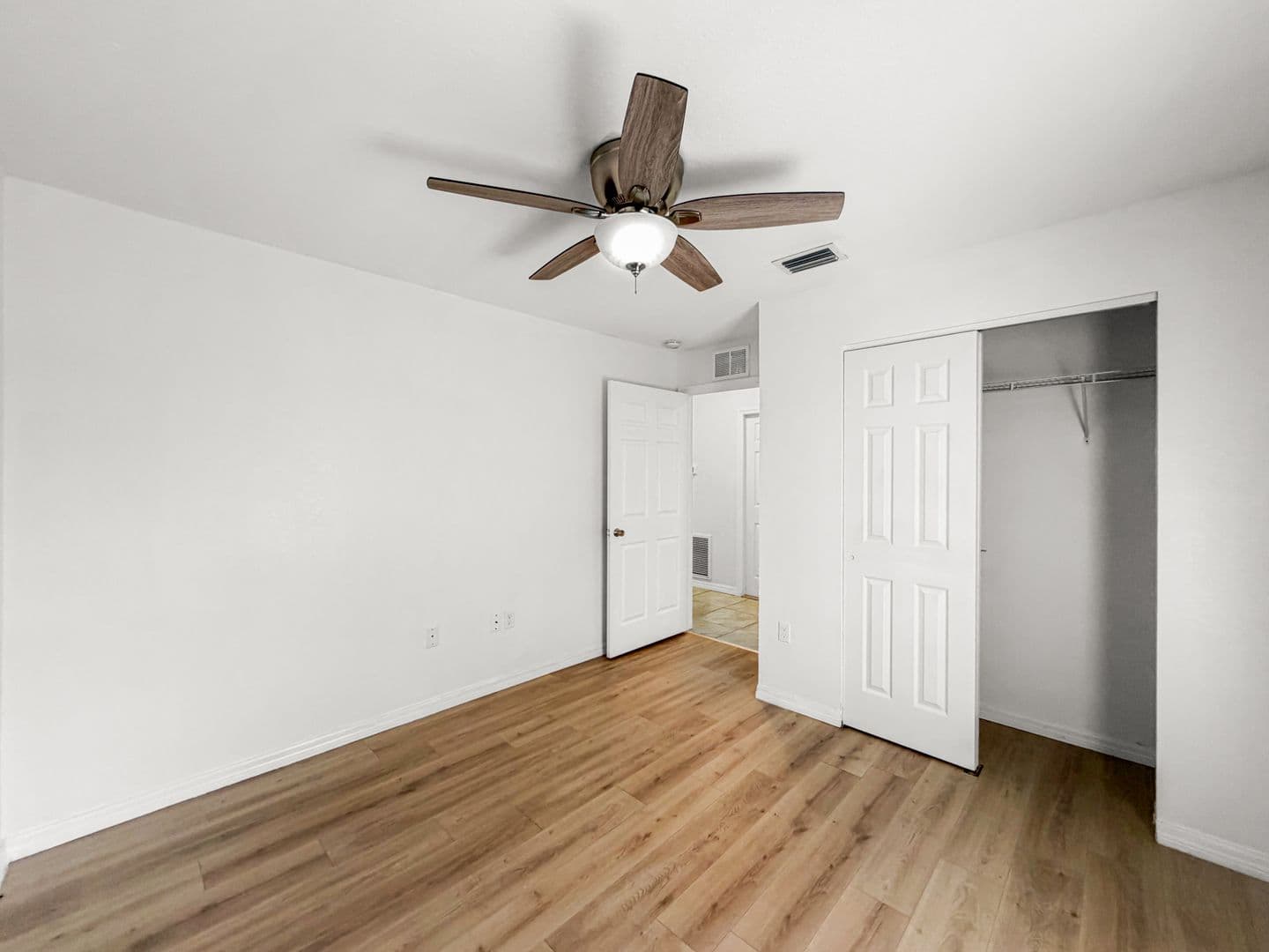 Saint Petersburg House: 1819 48th St S