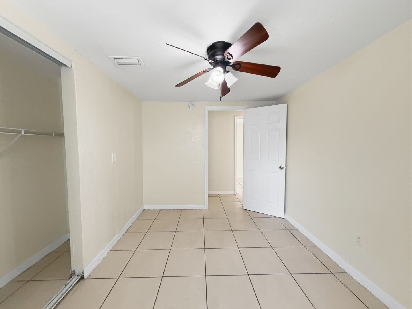Tampa House: 8620 N Mulberry St