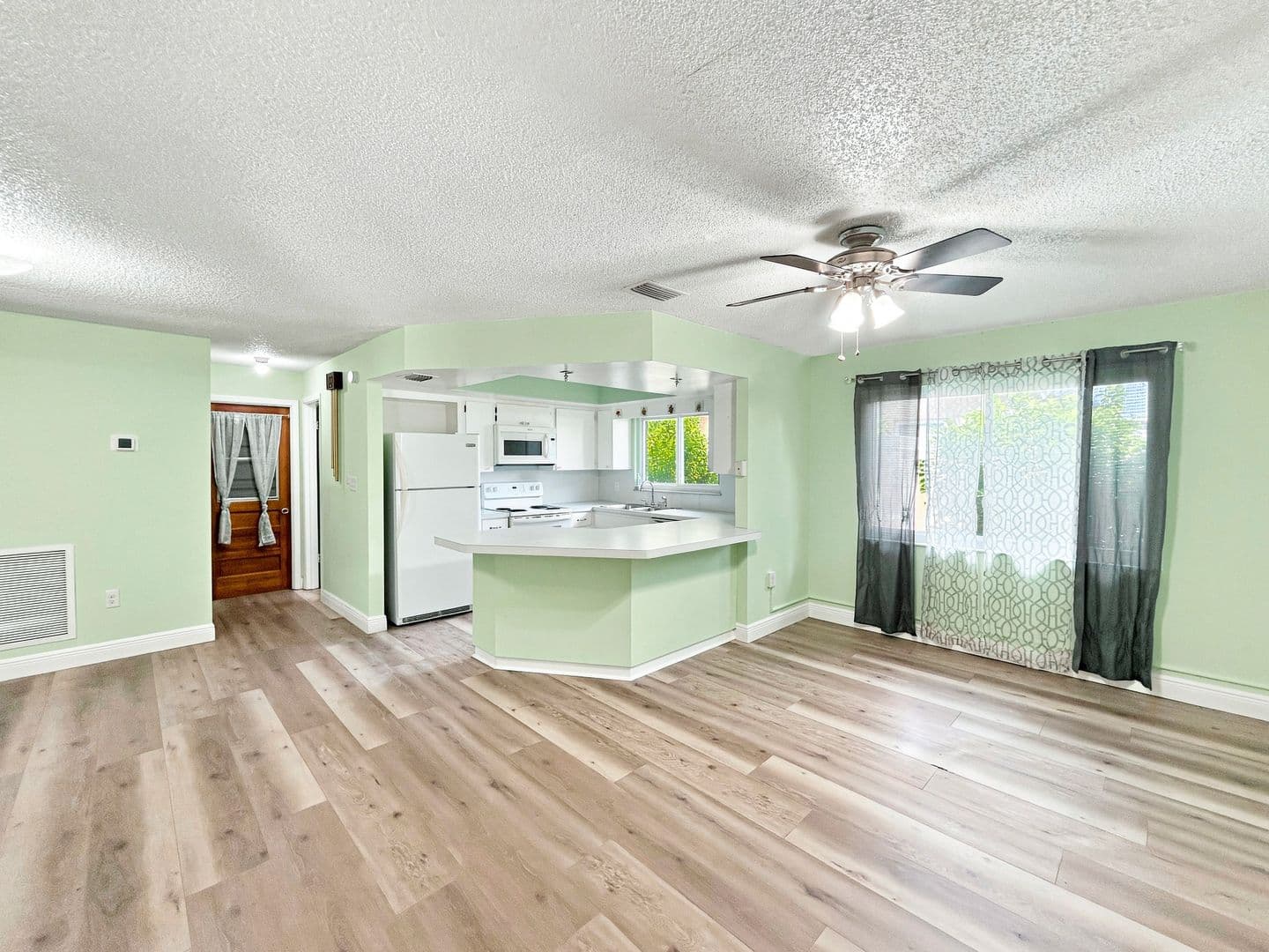 Largo House: 12829 109th St
