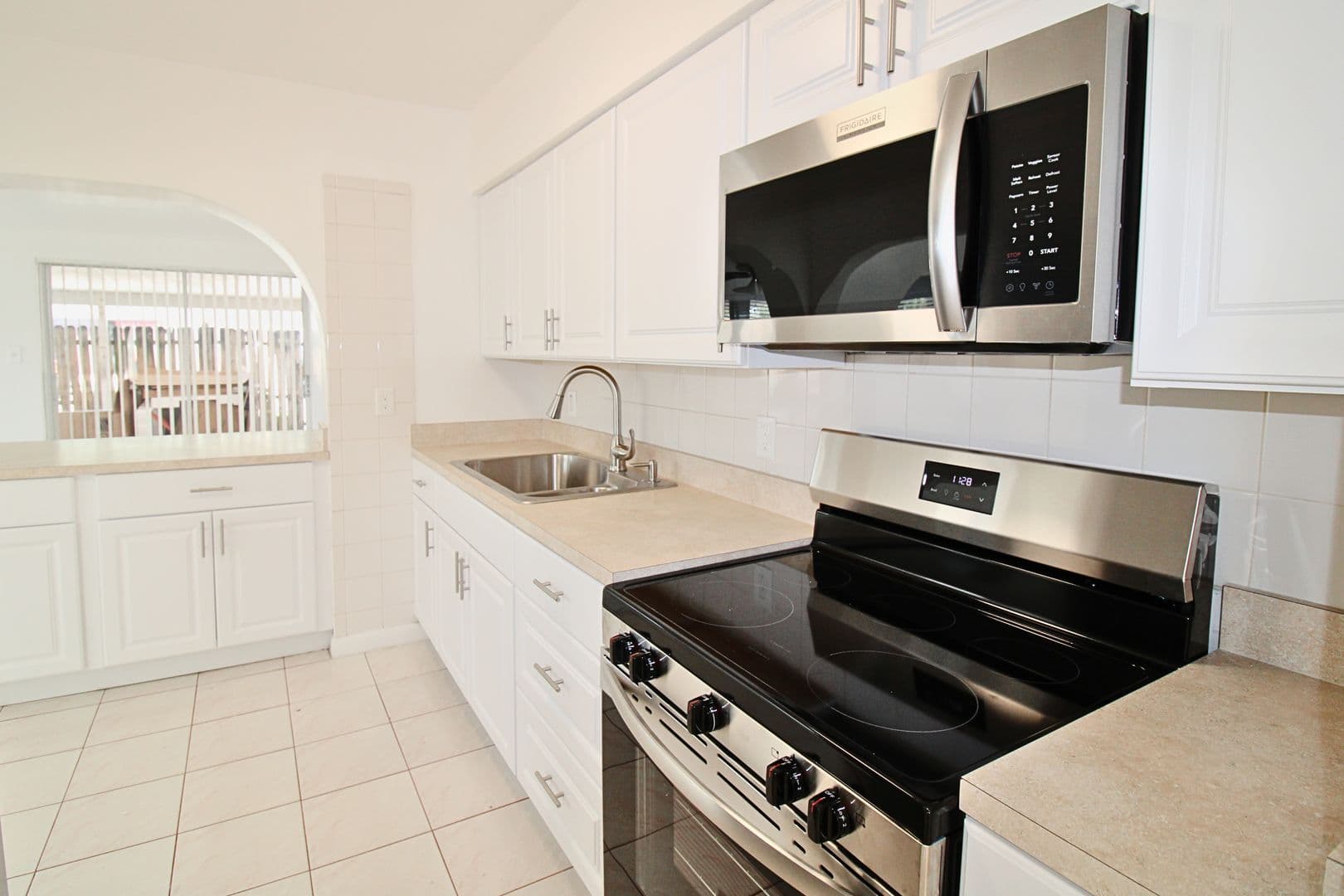 Tampa House: 3403 W St Louis St