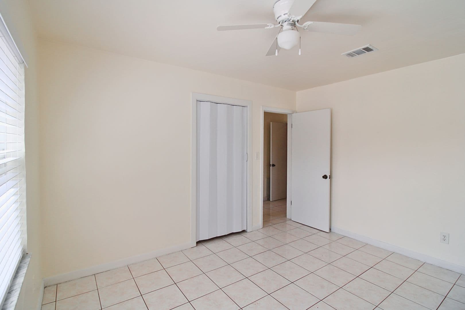 Tampa House: 3403 W St Louis St