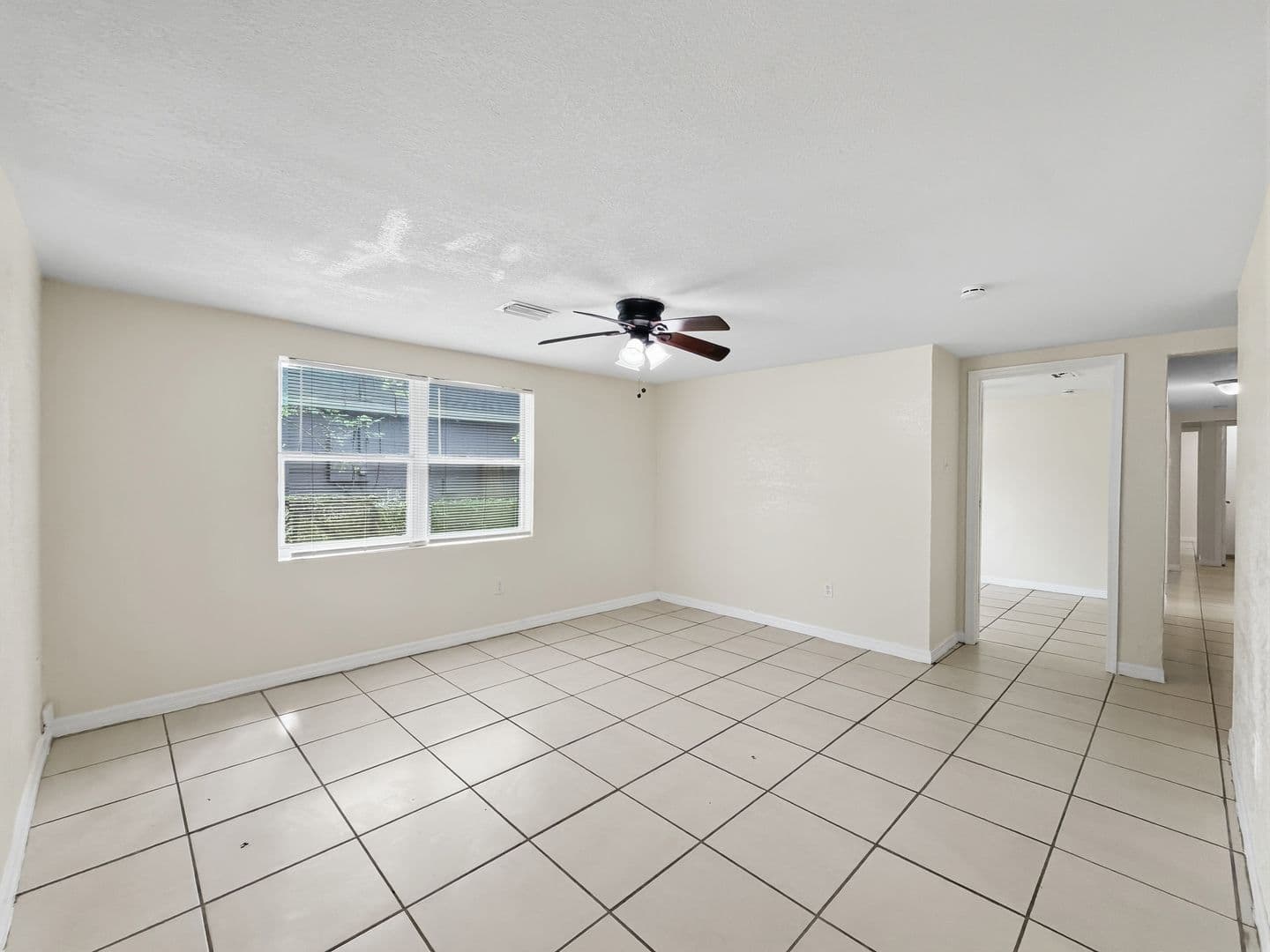 Tampa House: 8620 N Mulberry St