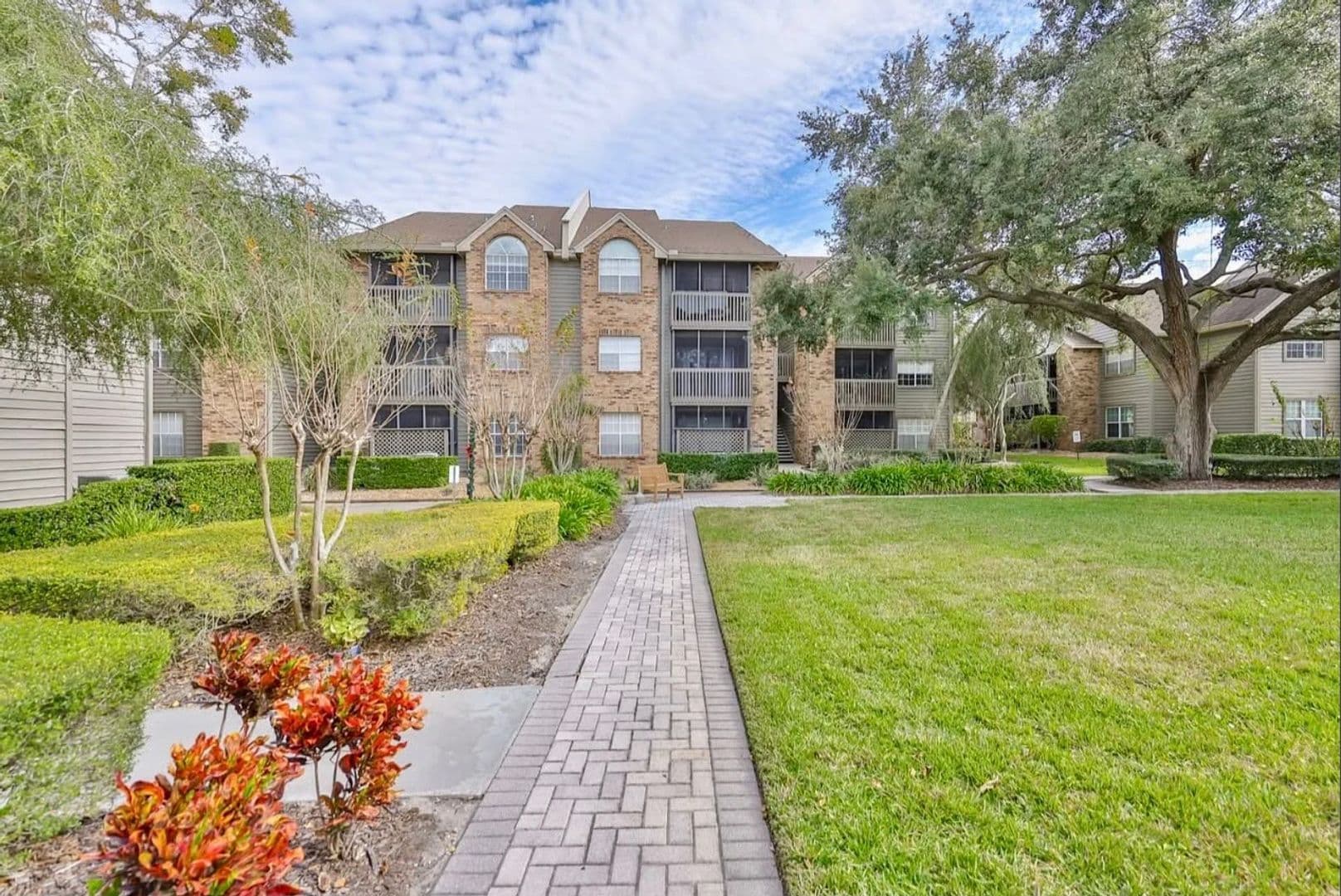 Clearwater Condo: 2500 Winding Creek Blvd APT G106