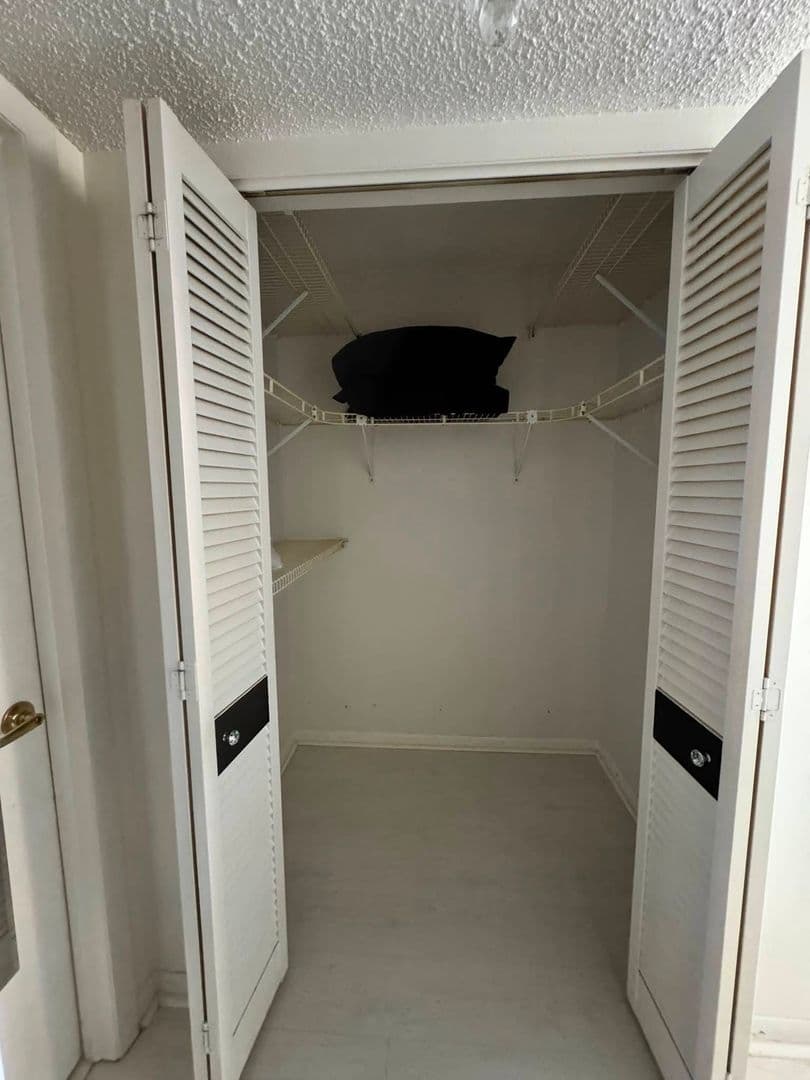 St. Petersburg House: 4550 Cove Cir Apt 507