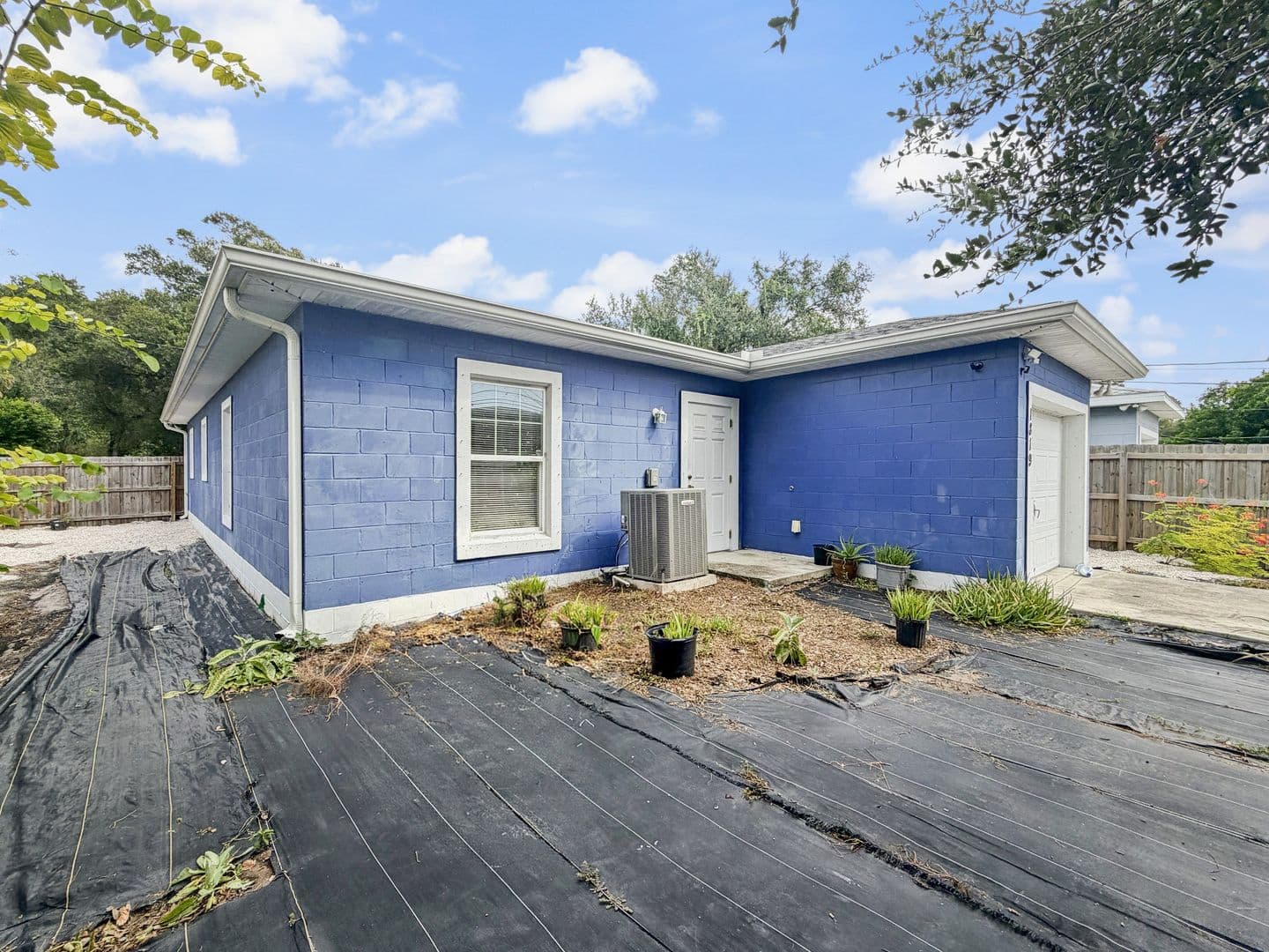 Saint Petersburg House: 1819 48th St S