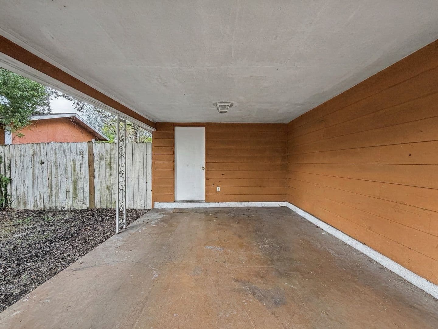 Tampa House: 8406 N 20th St
