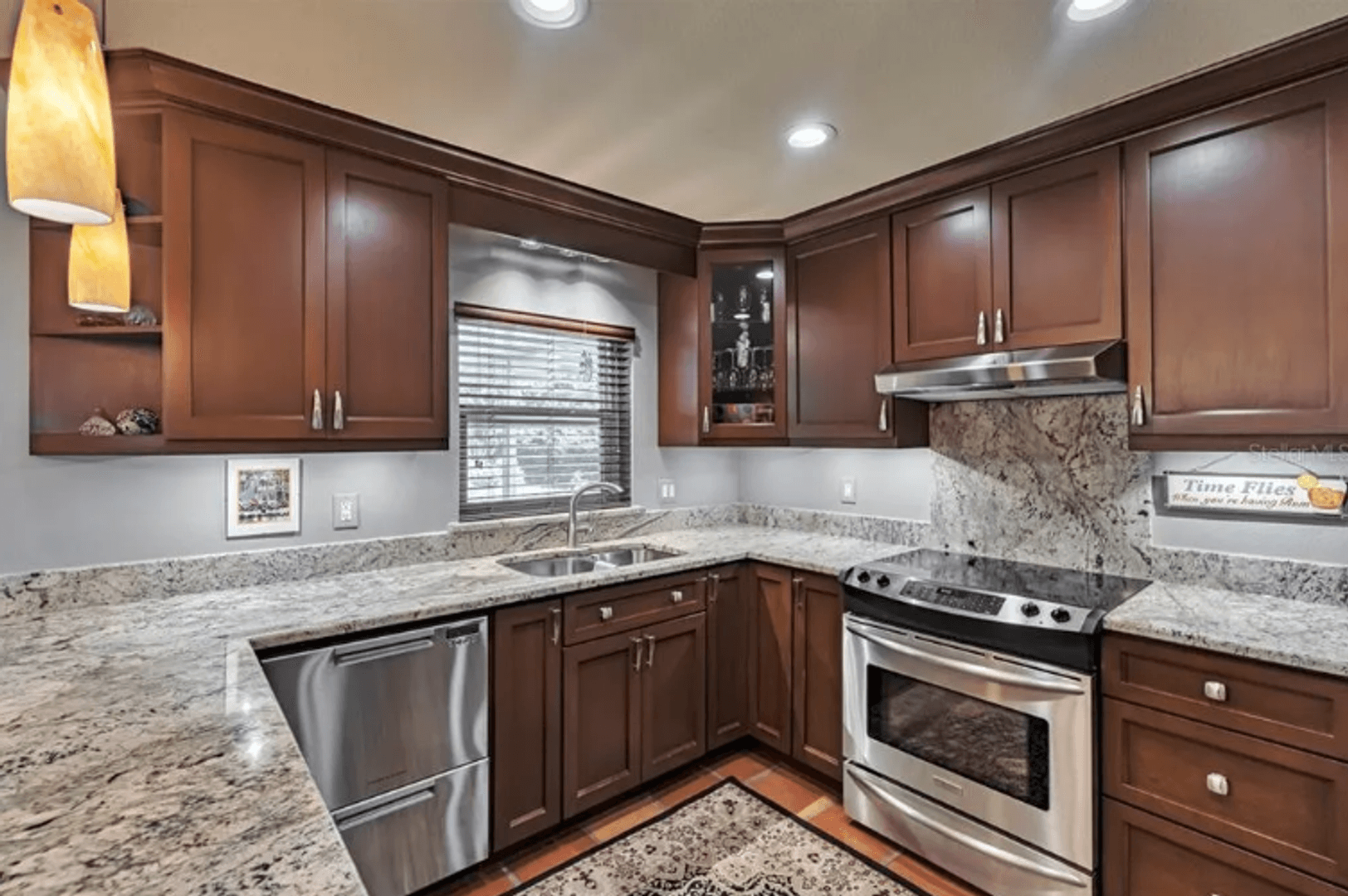 Dunedin House: 533 Chicago Ave