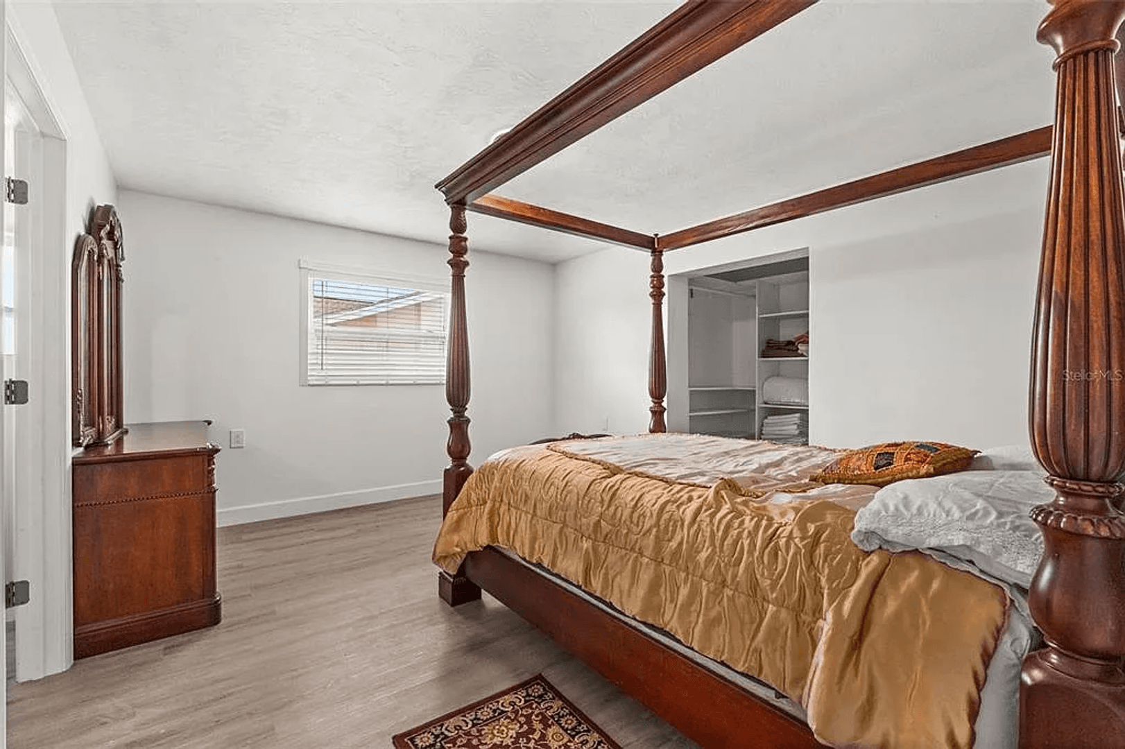 Treasure Island House: 710 116th Ave