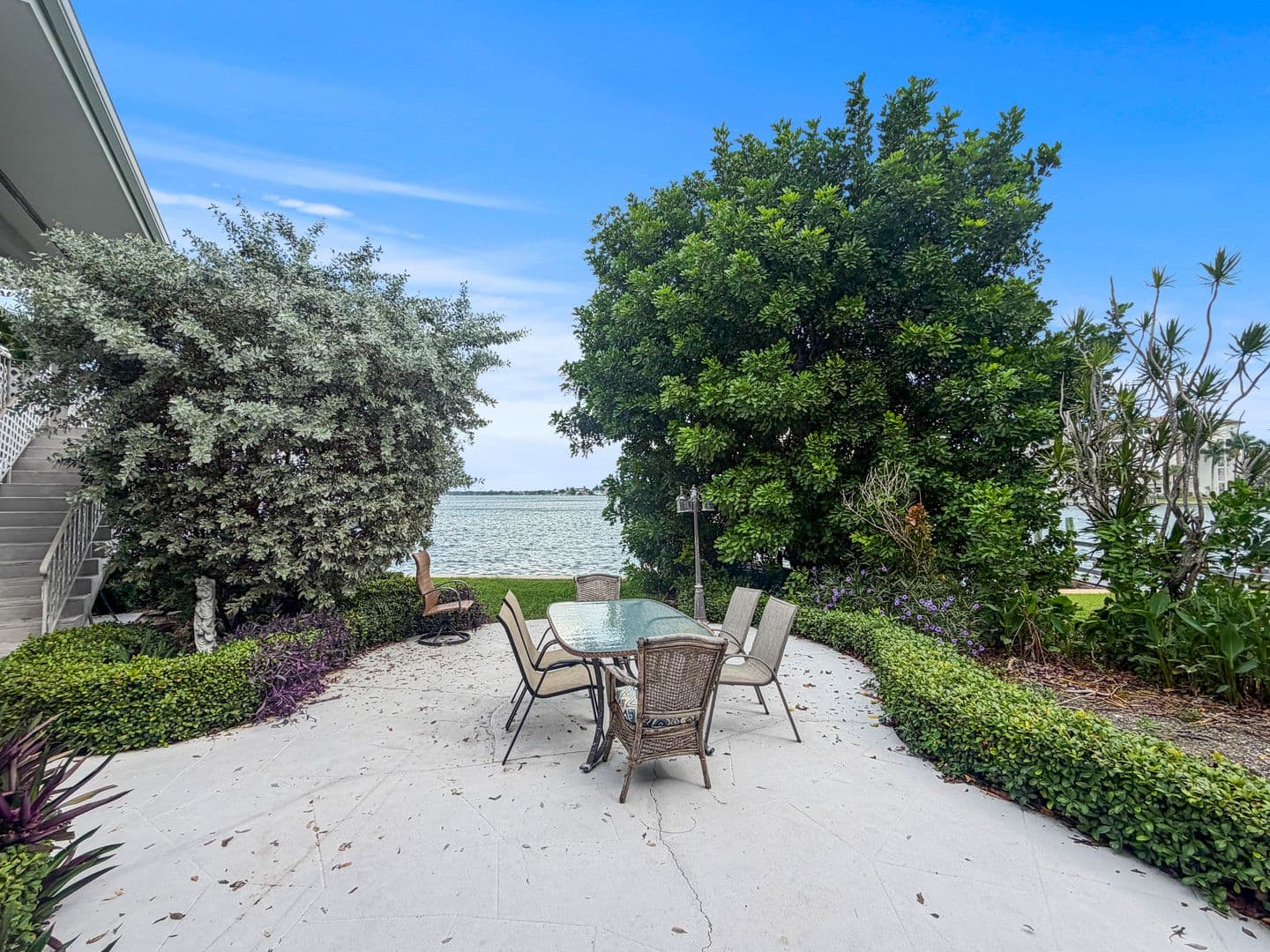 Treasure Island Apartment: 295 110th Ave