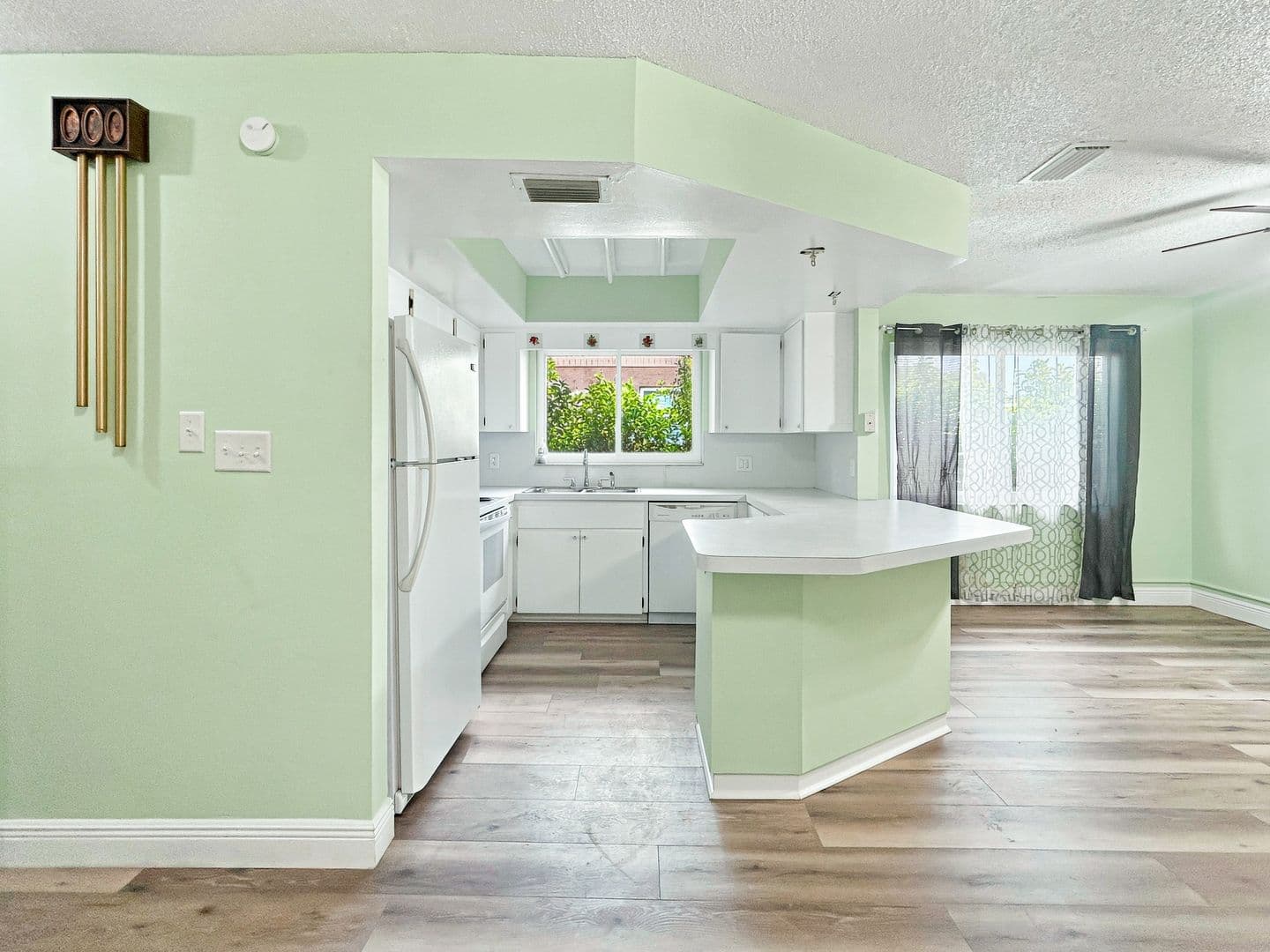 Largo House: 12829 109th St