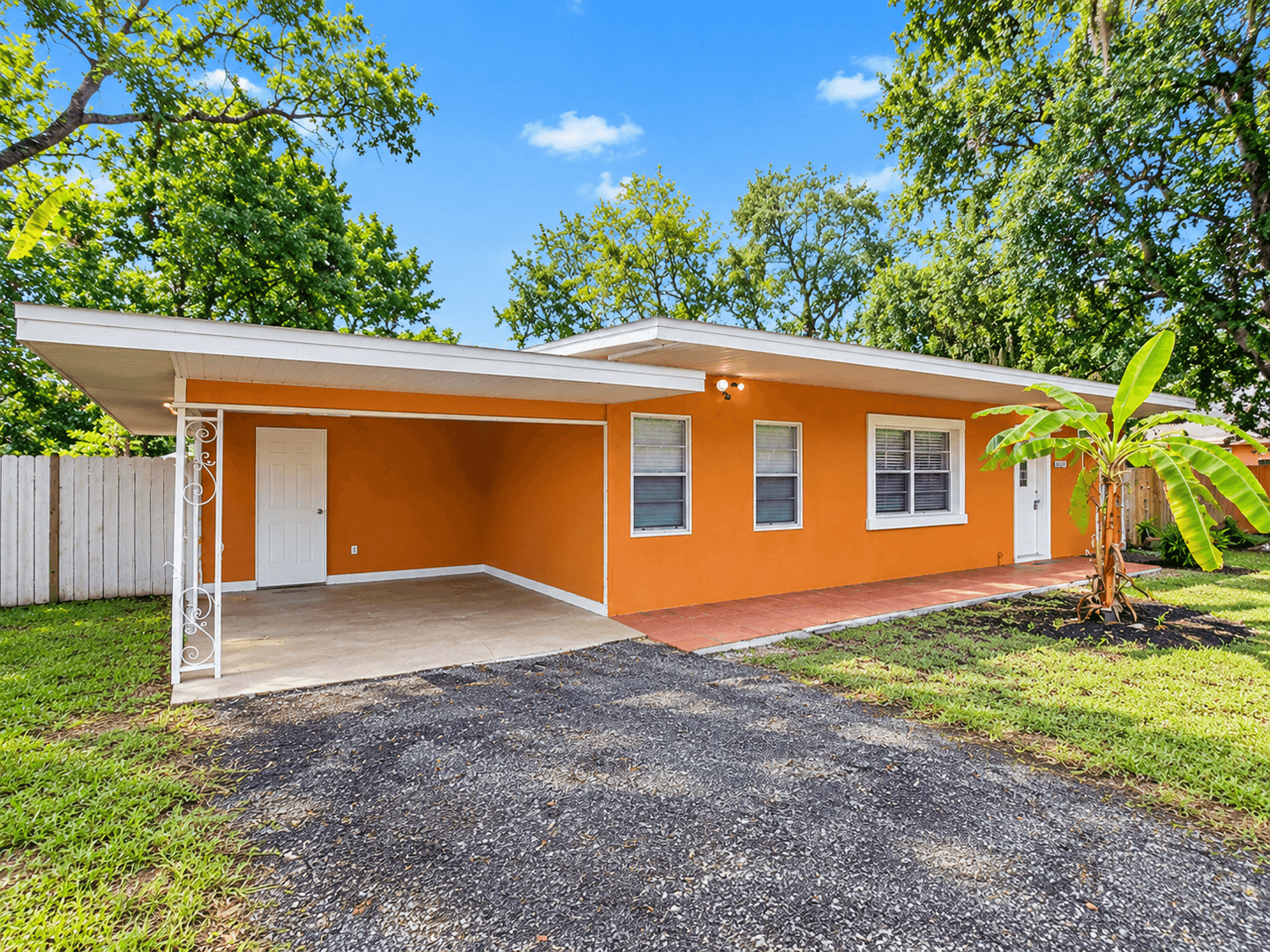 Tampa House: 8406 N 20th St