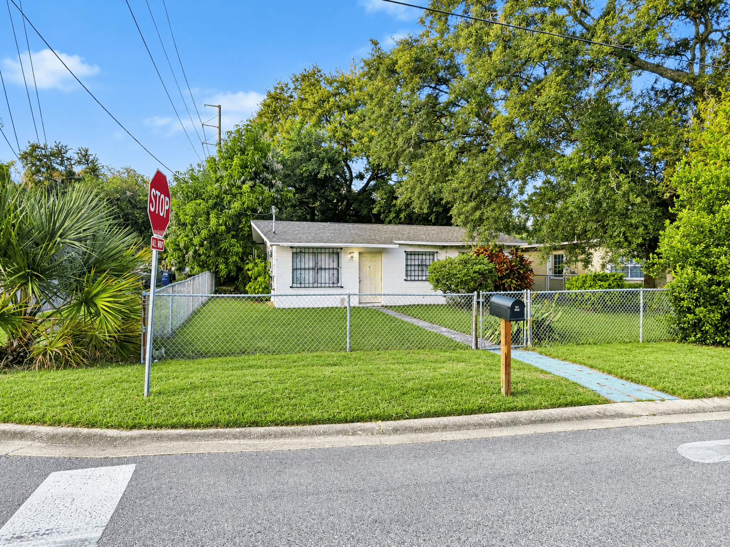 Tampa House: 3700 E Idlewild Ave