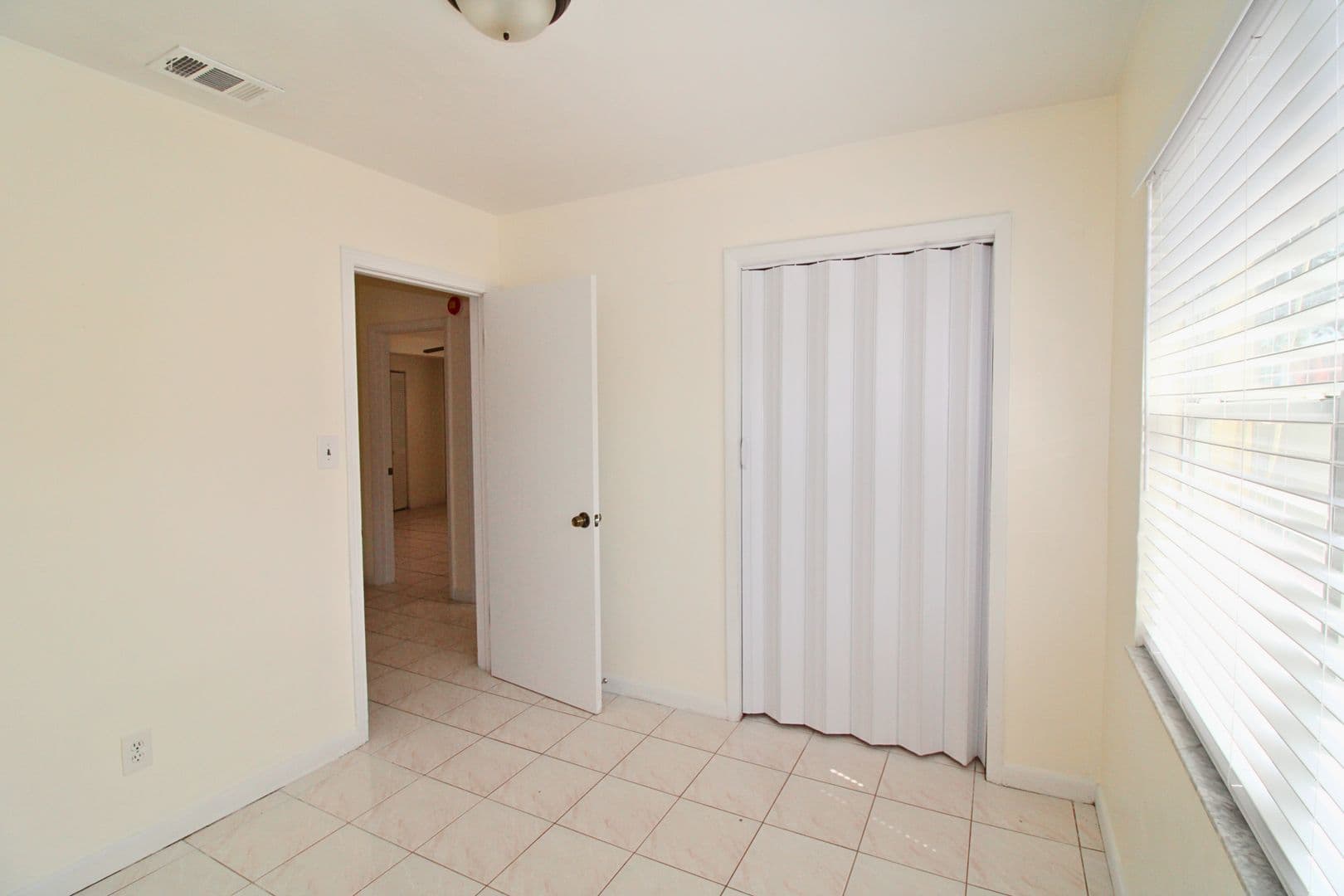 Tampa House: 3403 W St Louis St