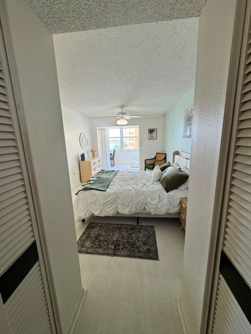 St. Petersburg House: 4550 Cove Cir Apt 507