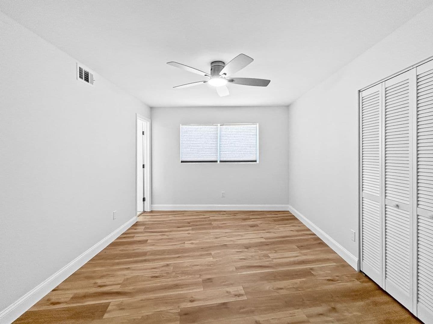 Madeira Beach Apartment: 503 129th Ave E