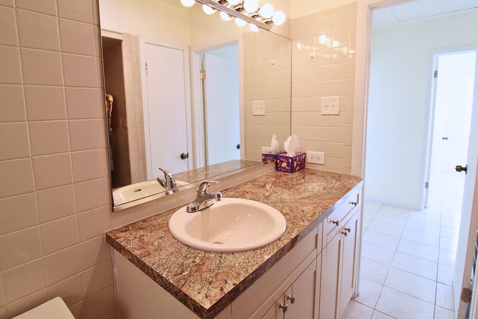 Tampa House: 3403 W St Louis St