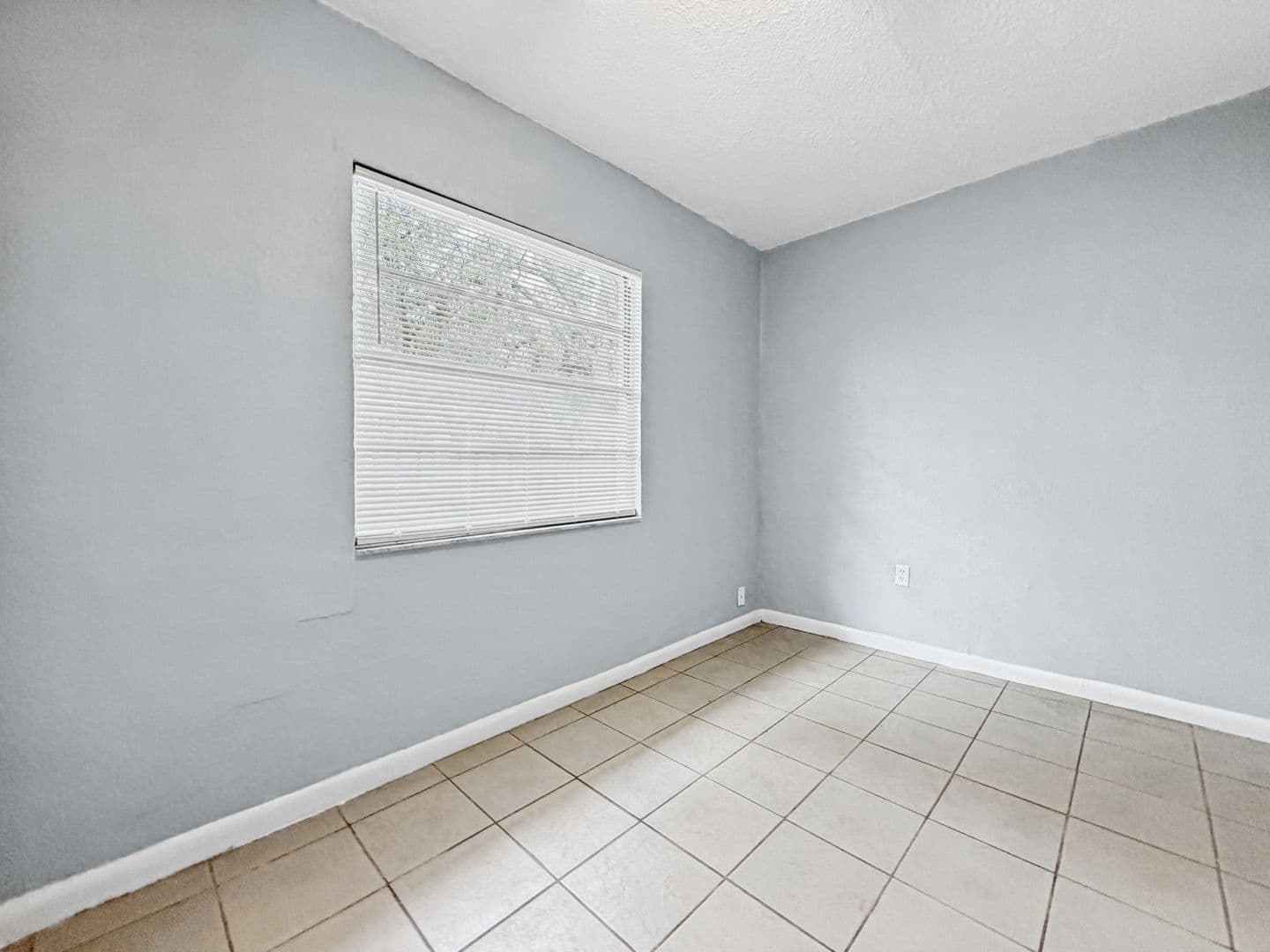 Tampa House: 8406 N 20th St