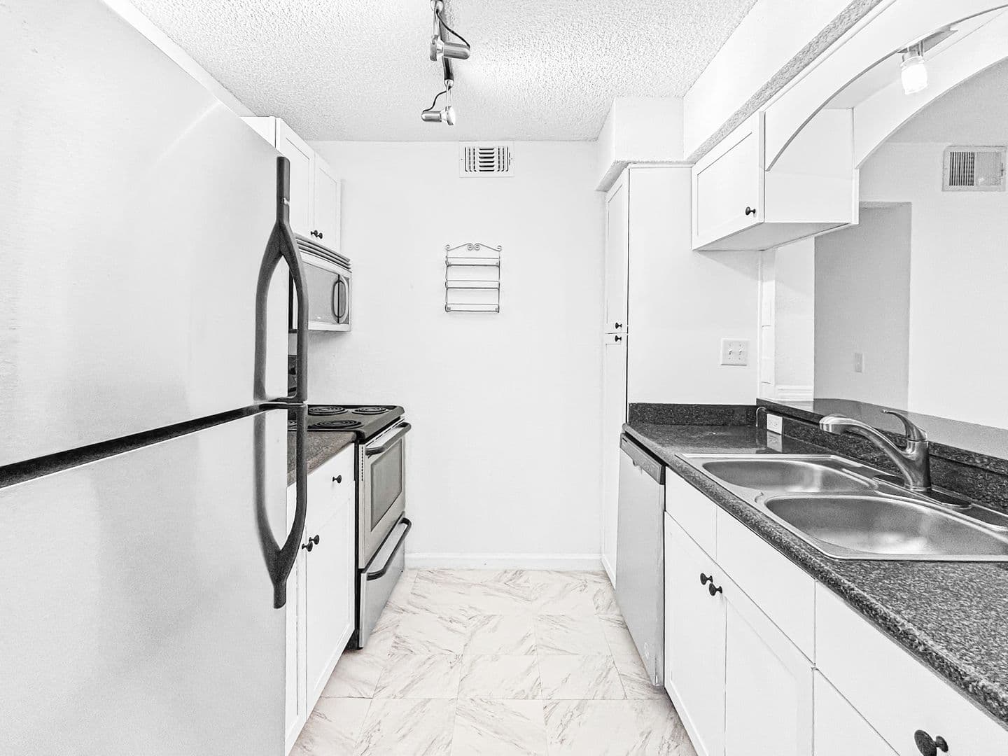 Clearwater Condo: 2500 Winding Creek Blvd APT G106