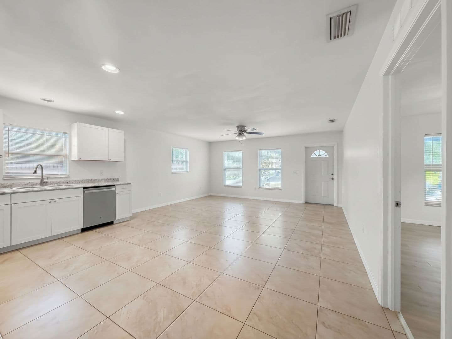 Saint Petersburg House: 1819 48th St S