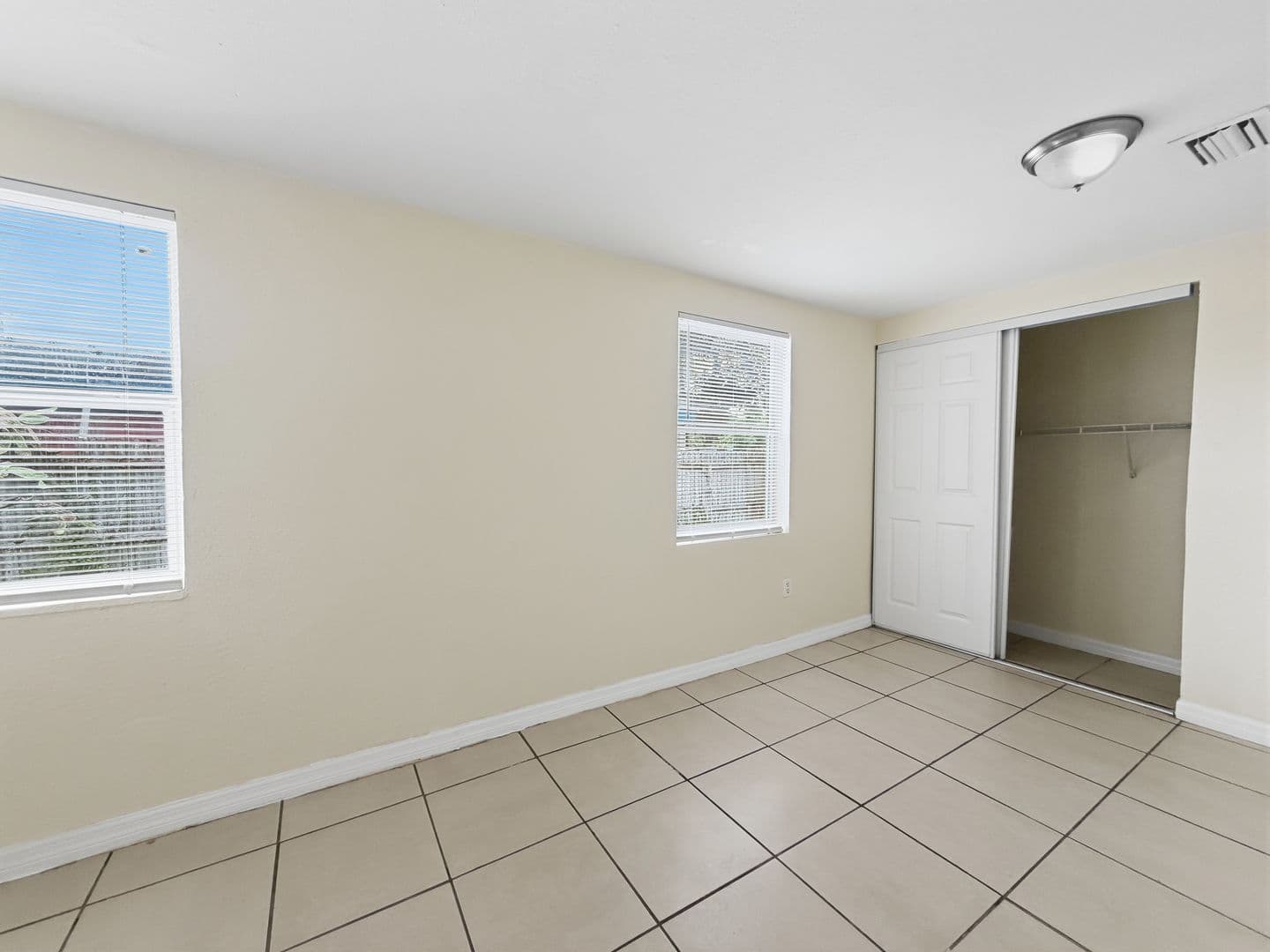 Tampa House: 8620 N Mulberry St