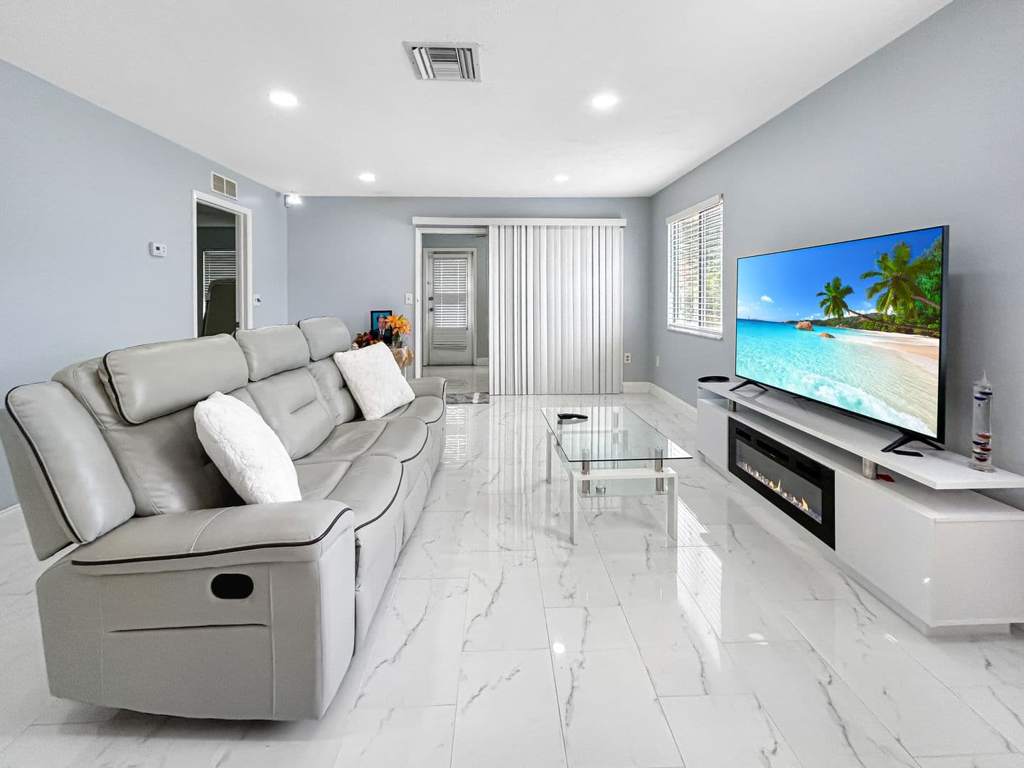 Palm Harbor House: 2140 Corbin Pl APT F