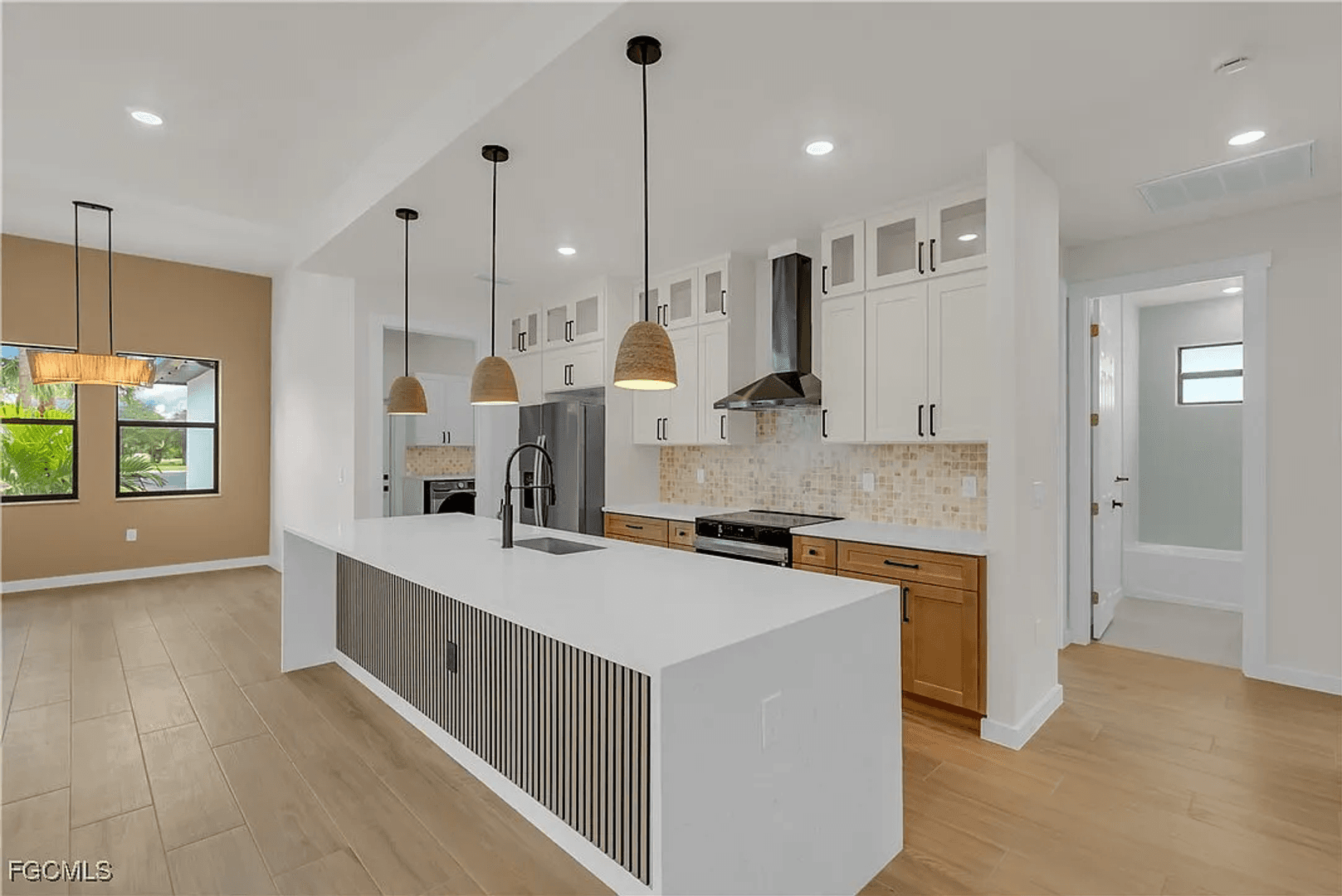Naples House: 2719 2nd St NW