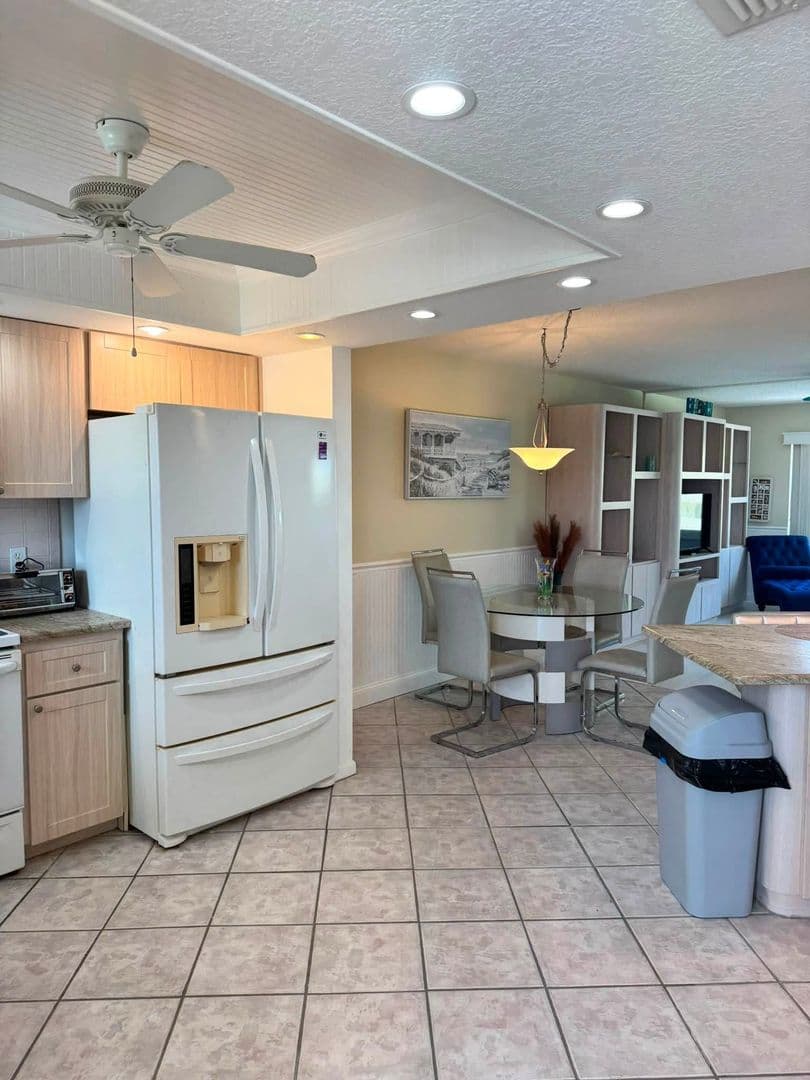 St. Petersburg House: 4550 Cove Cir Apt 507