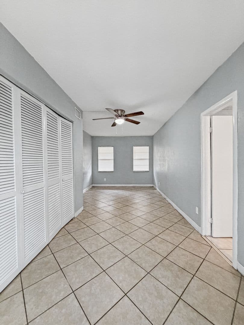 Tampa House: 8406 N 20th St