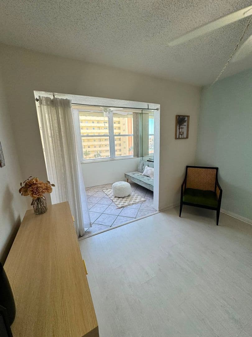 St. Petersburg House: 4550 Cove Cir Apt 507