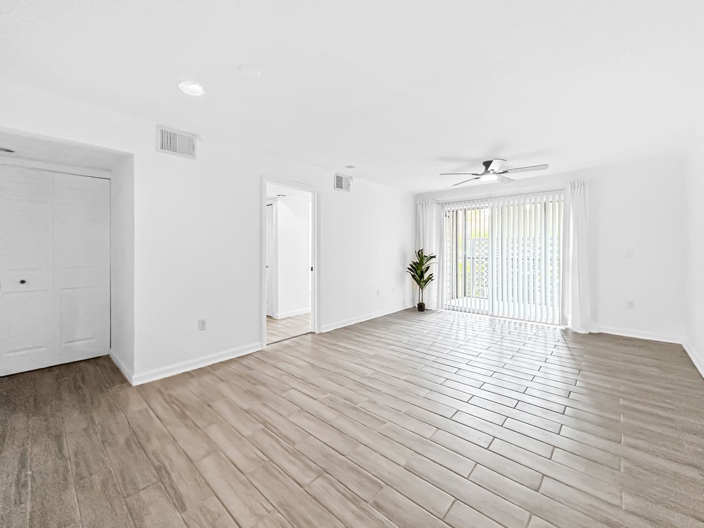 Clearwater Condo: 2500 Winding Creek Blvd APT G106