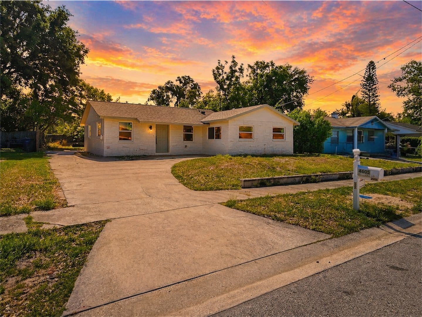 Tampa House: 4605 John Bell Jr Dr