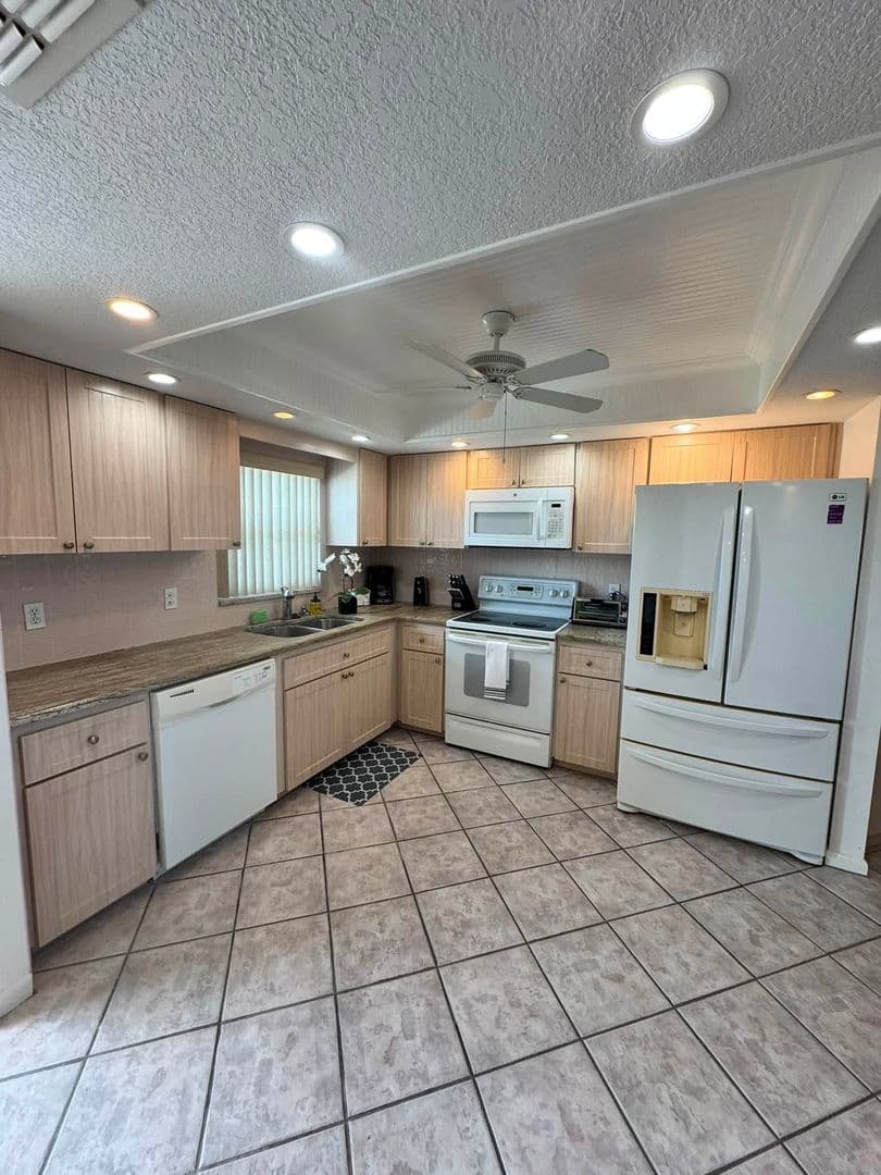 St. Petersburg House: 4550 Cove Cir Apt 507