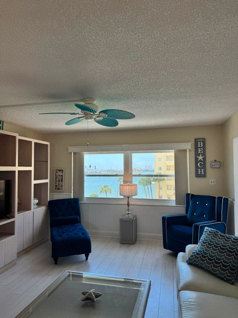St. Petersburg House: 4550 Cove Cir Apt 507