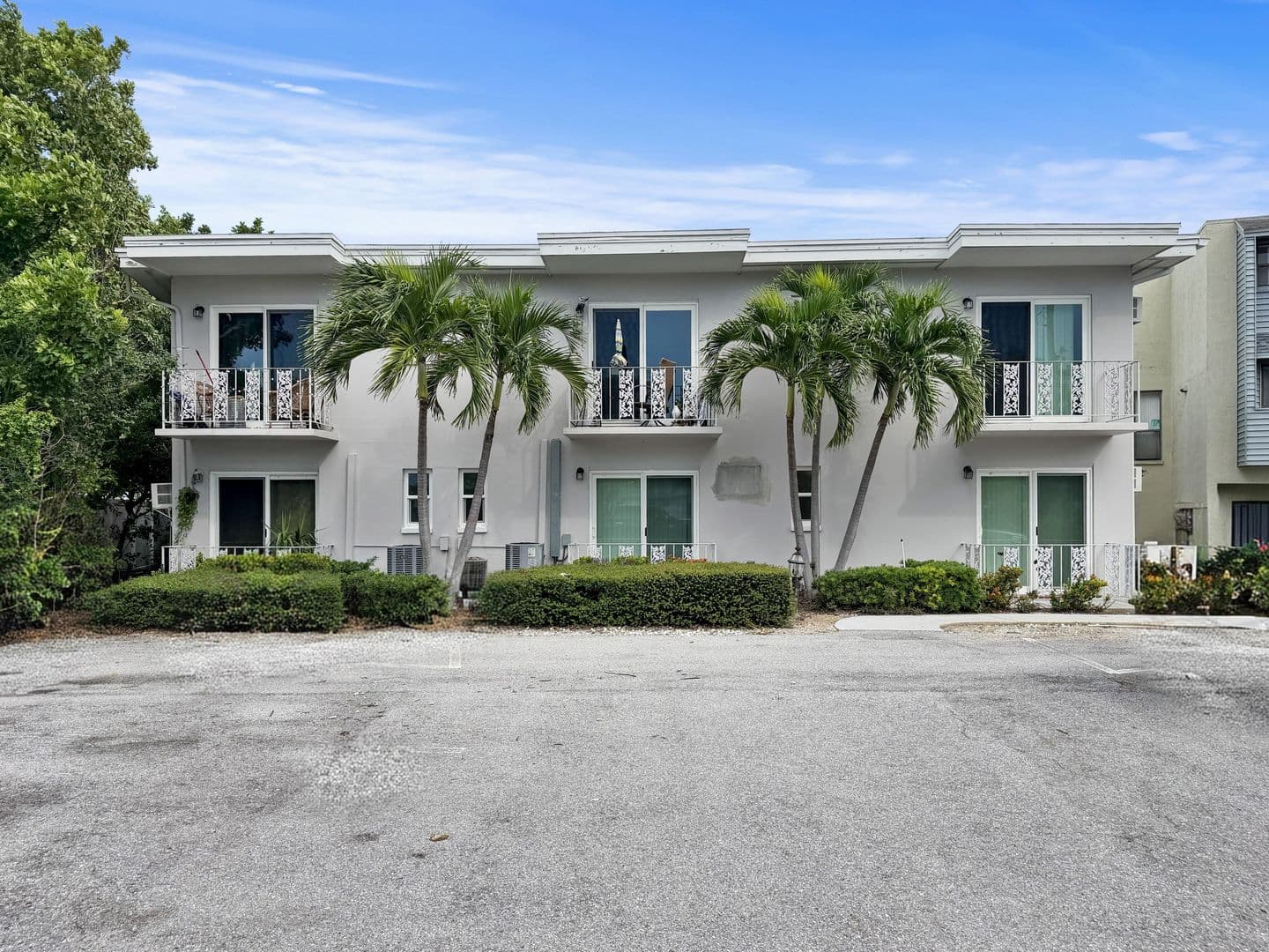 Treasure Island Apartment: 295 110th Ave