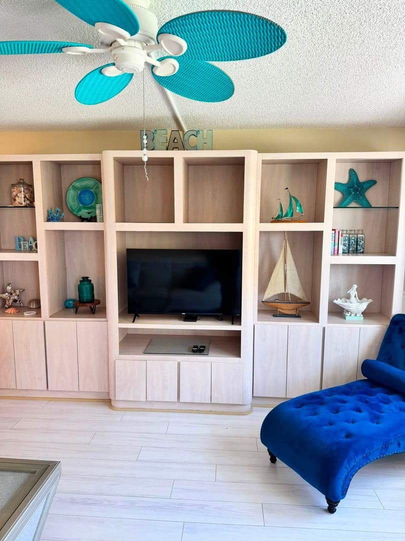 St. Petersburg House: 4550 Cove Cir Apt 507