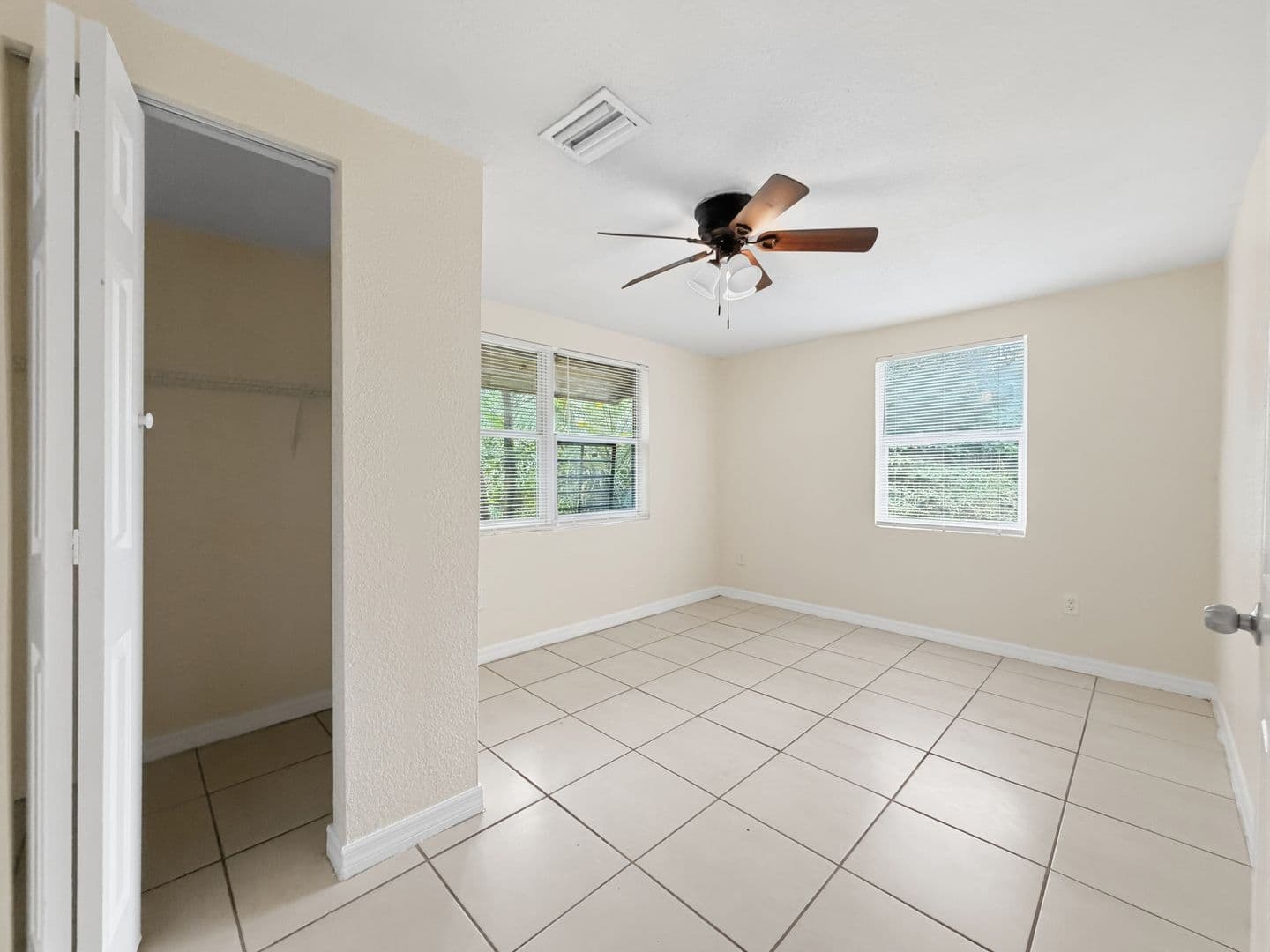 Tampa House: 8620 N Mulberry St