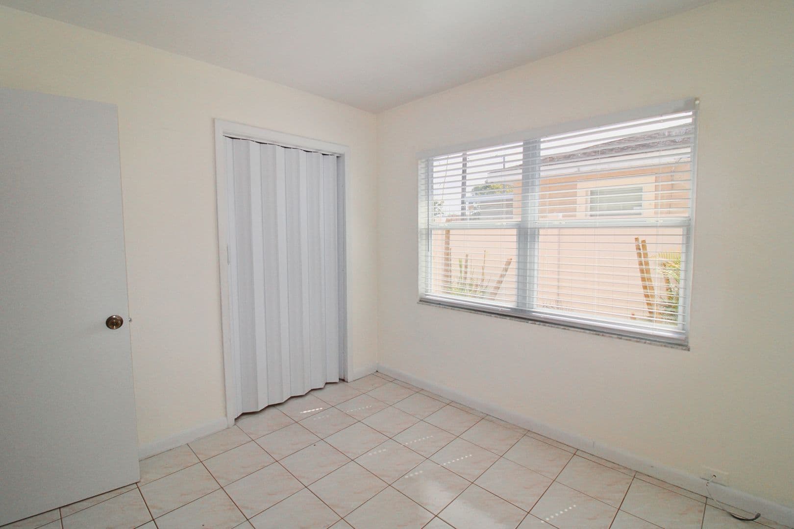Tampa House: 3403 W St Louis St