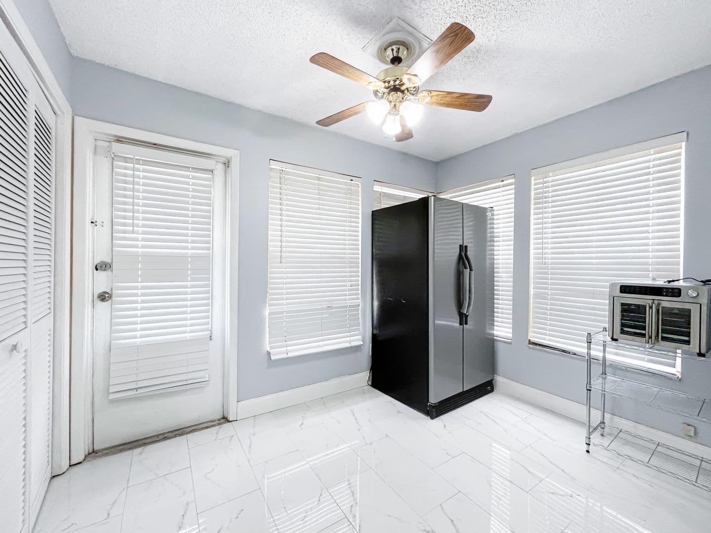 Palm Harbor House: 2140 Corbin Pl APT F