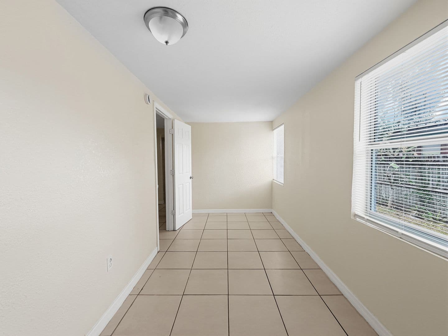 Tampa House: 8620 N Mulberry St