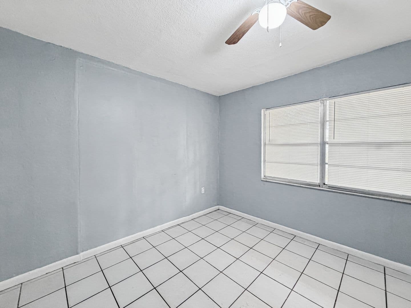 Tampa House: 8406 N 20th St