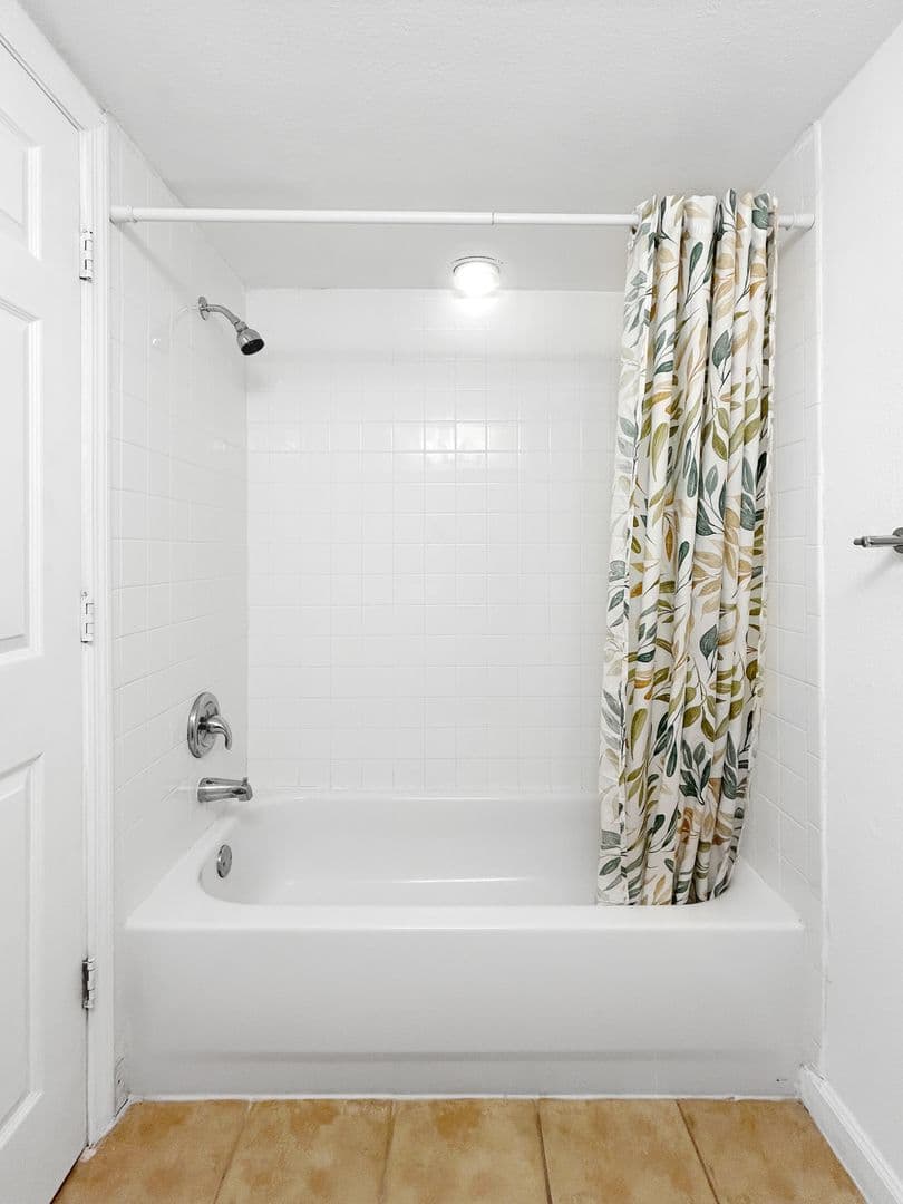 Clearwater Condo: 2500 Winding Creek Blvd APT G106
