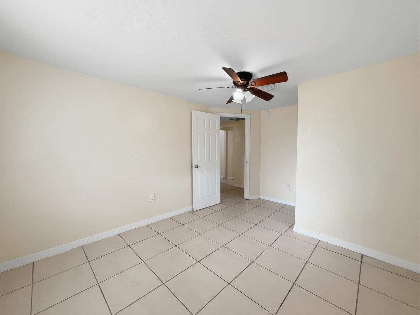 Tampa House: 8620 N Mulberry St