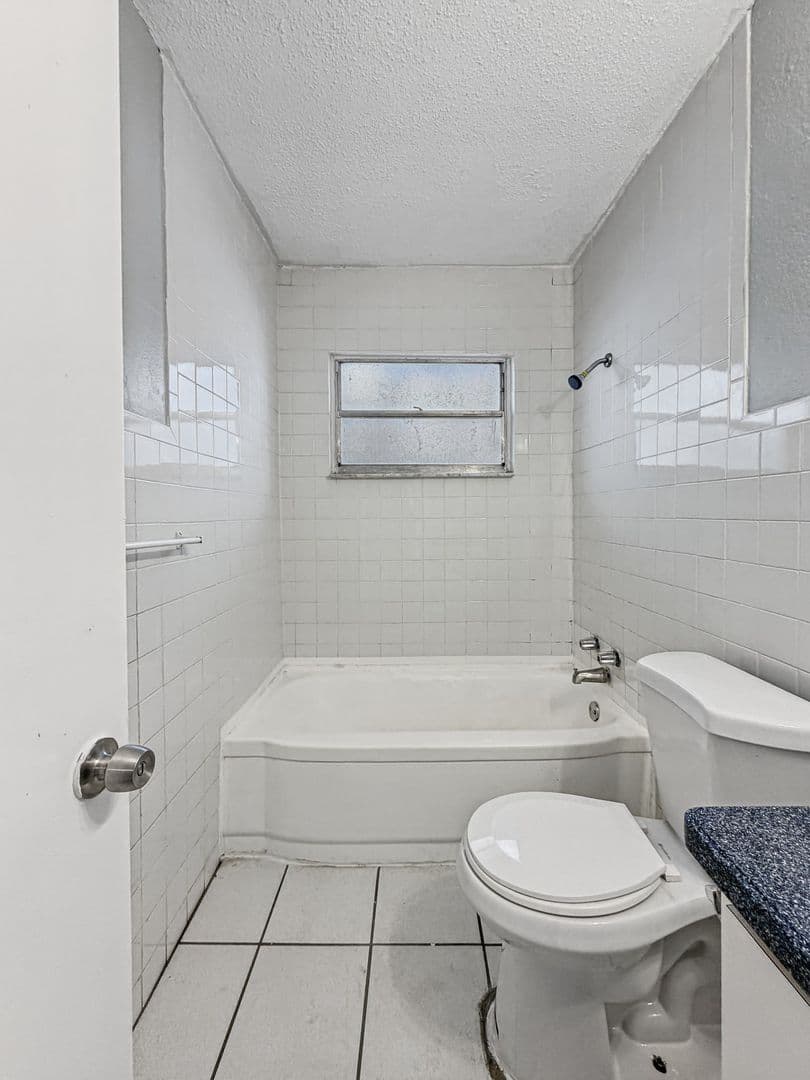 Tampa House: 8406 N 20th St
